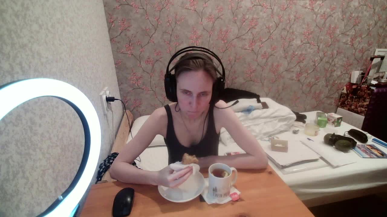 Magretta_Dering Cam Show Recorded 2025-05-02
