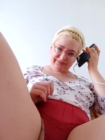LeonaCrystal Cam Show Recorded 2025-05-02