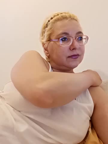 LeonaCrystal Cam Show Recorded 2025-05-03