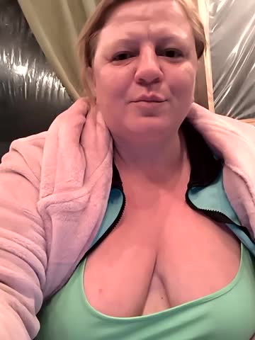 Jusichka Cam Show Recorded 2025-05-03