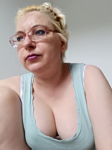 LeonaCrystal Cam Show Recorded 2025-05-03