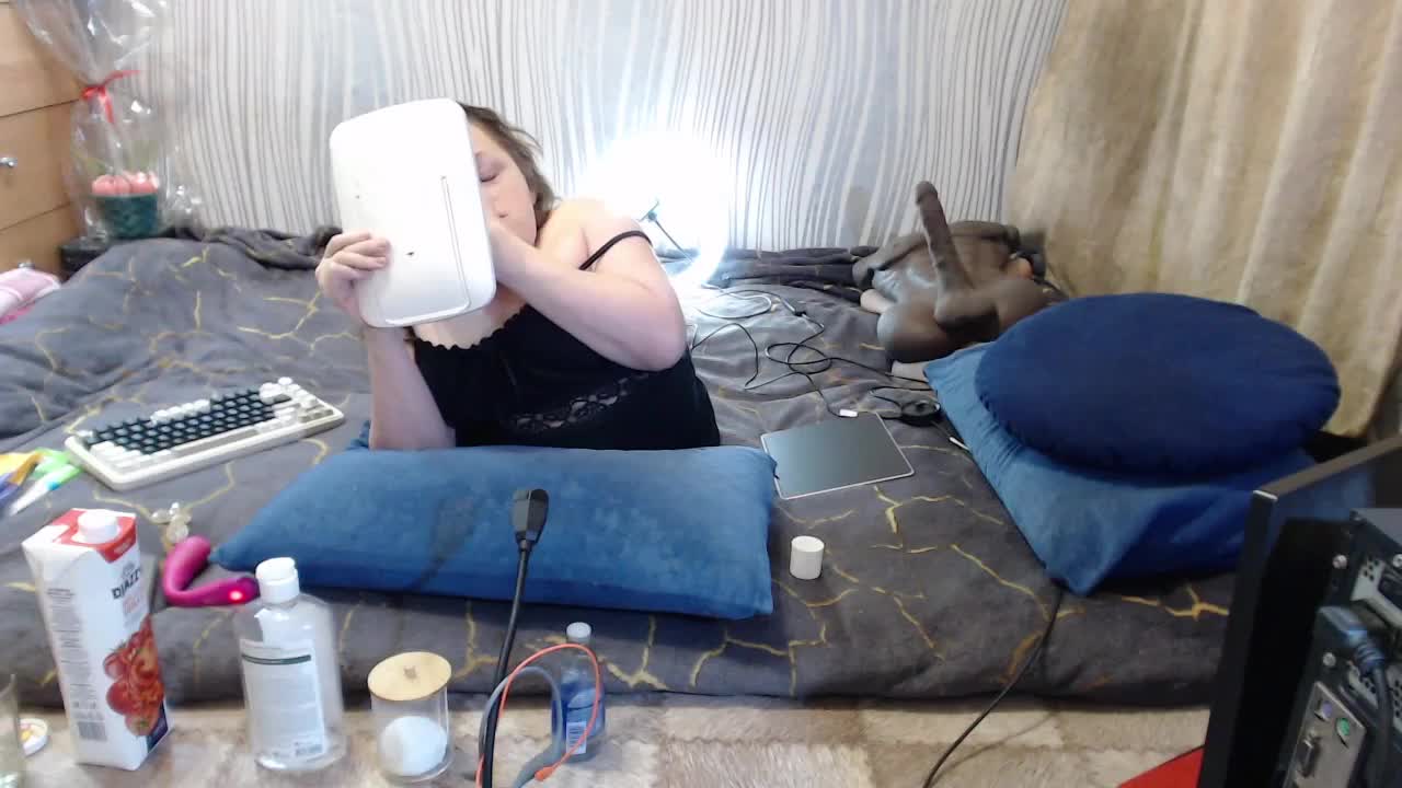MiniNatali Cam Show Recorded 2025-05-04