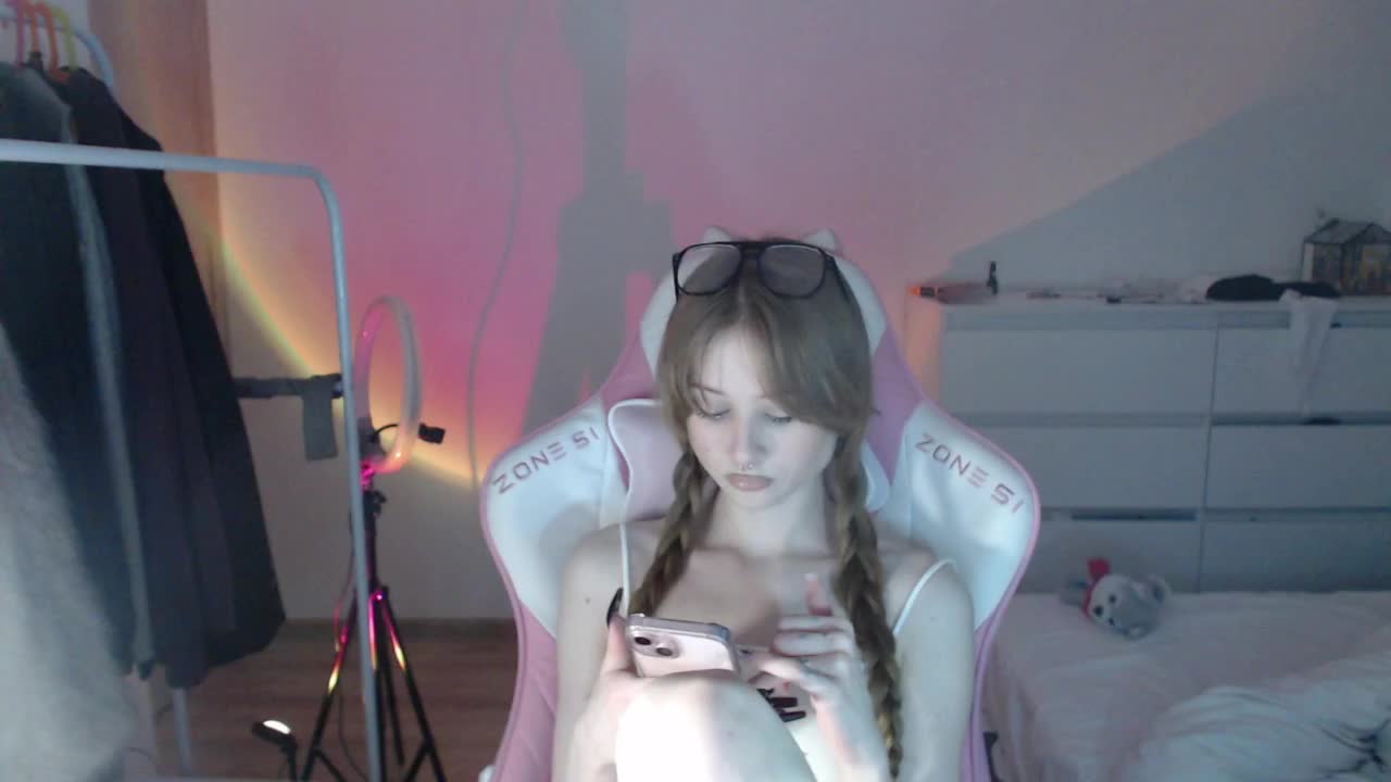 Mnepohuyy Cam Show Recorded 2025-05-04