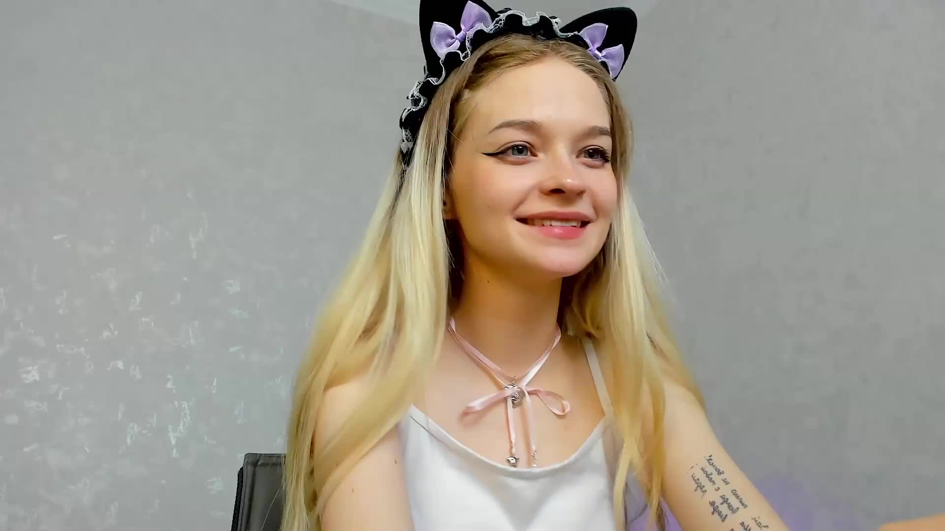Vialeta-baby Cam Show Recorded 2025-05-04