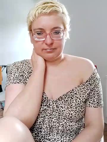 LeonaCrystal Cam Show Recorded 2025-05-04