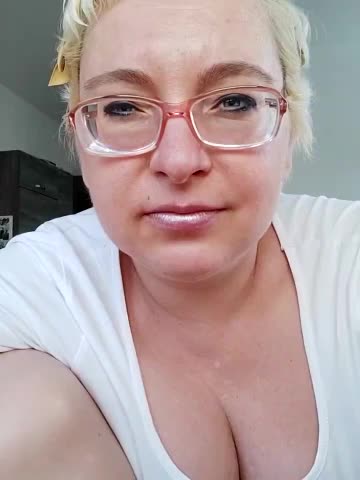 LeonaCrystal Cam Show Recorded 2025-05-04