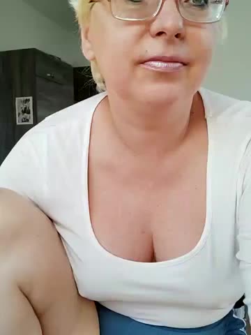 LeonaCrystal Cam Show Recorded 2025-05-05
