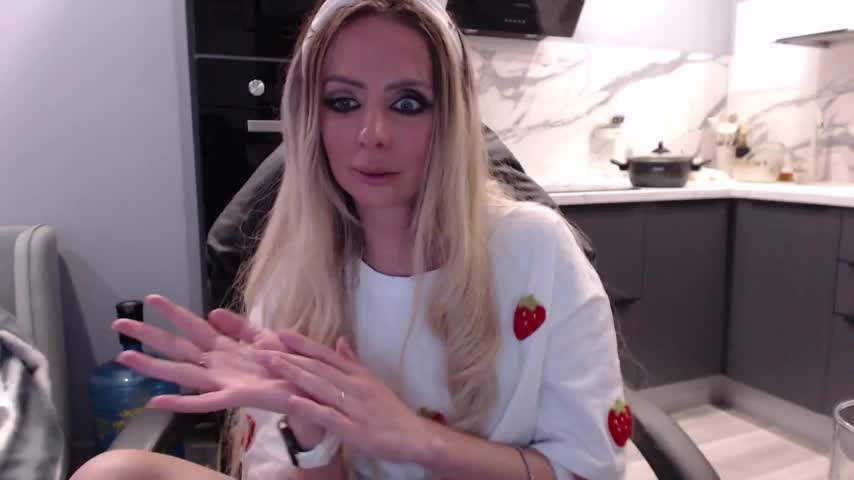 Blondalina Cam Show Recorded 2025-05-05