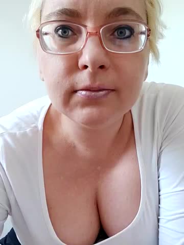 LeonaCrystal Cam Show Recorded 2025-05-05