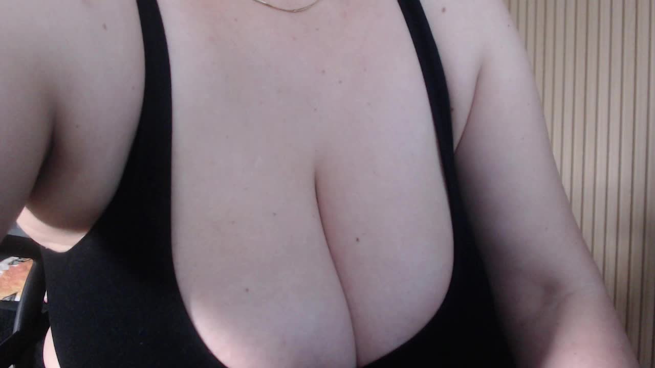 Naturalmoommy Cam Show Recorded 2025-05-05