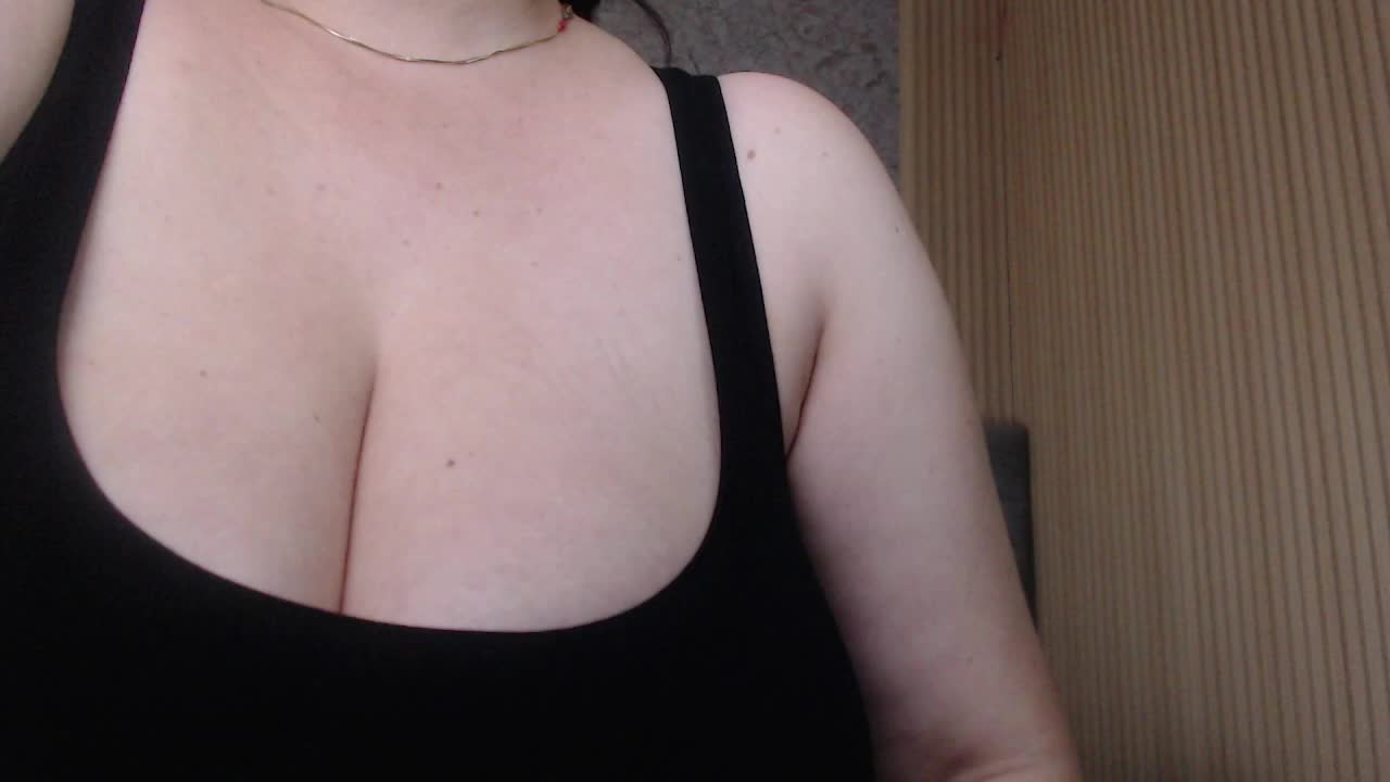Naturalmoommy Cam Show Recorded 2025-05-06