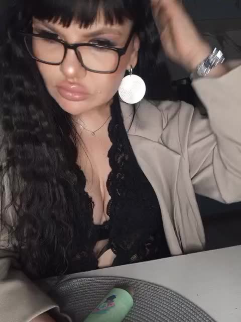 Brunetochkaaa Cam Show Recorded 2025-05-06