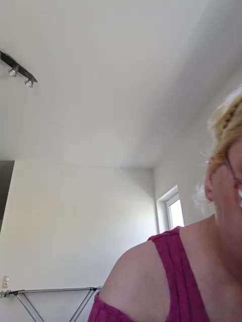 LeonaSplash Cam Show Recorded 2025-05-06