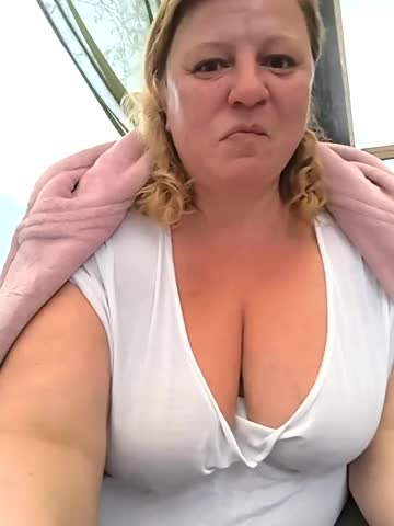 Jusichka Cam Show Recorded 2025-05-07