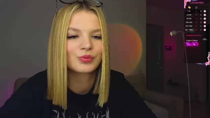 Lovely_babyy Cam Show Recorded 2025-05-08