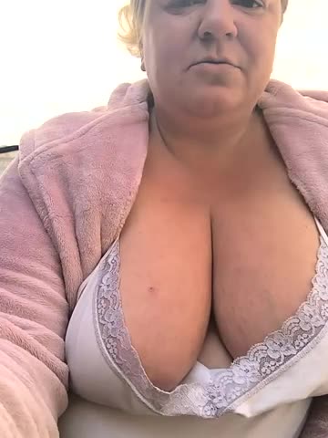 Jusichka Cam Show Recorded 2025-05-08