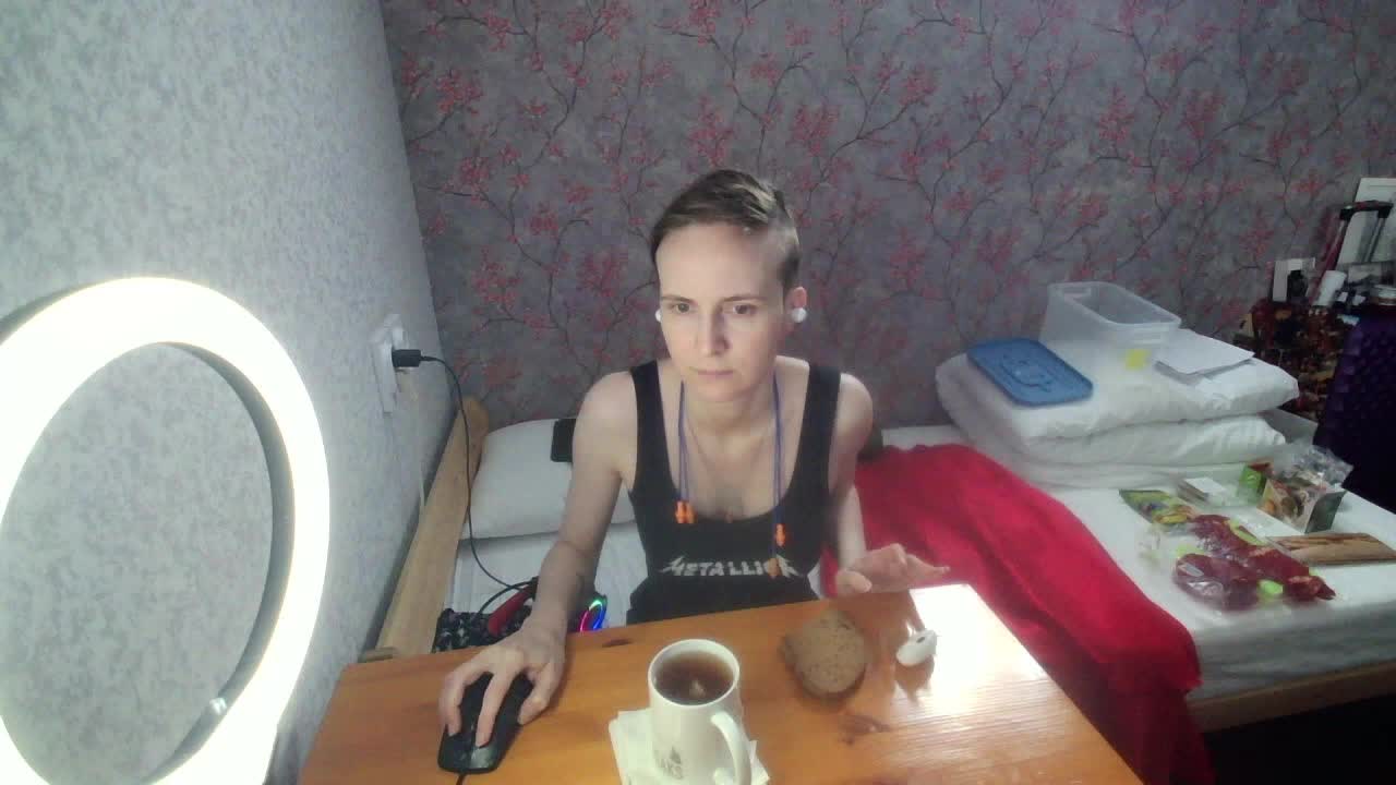 Magretta_Dering Cam Show Recorded 2025-05-08