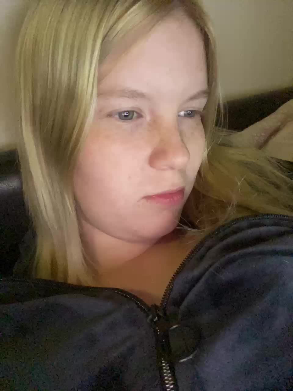 Amelia2004 Cam Show Recorded 2025-05-09