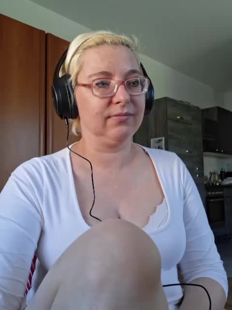 LeonaSplash Cam Show Recorded 2025-05-11