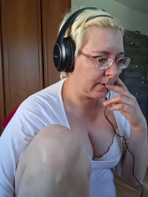 LeonaSplash Cam Show Recorded 2025-05-11