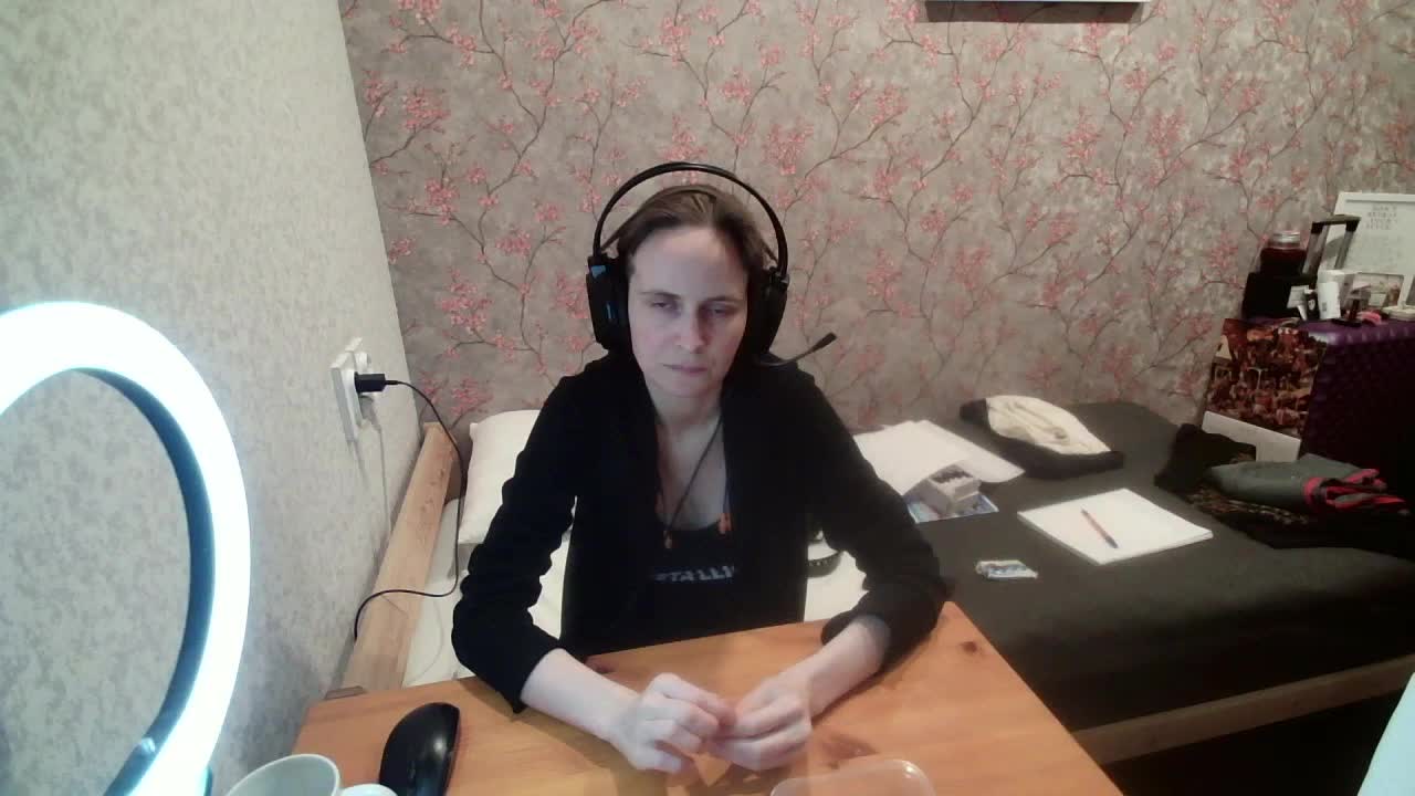 Magretta_Dering Cam Show Recorded 2025-05-13