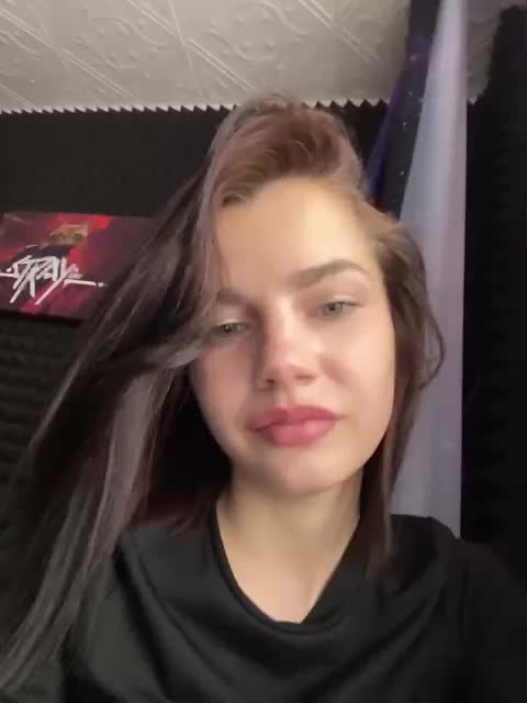 StrawberryGirl Cam Show Recorded 2025-05-13