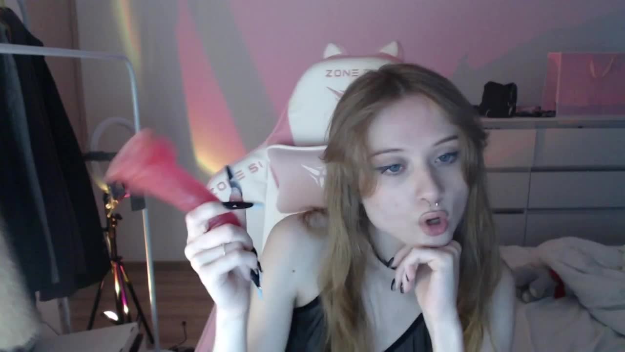 Mnepohuyy Cam Show Recorded 2025-05-14