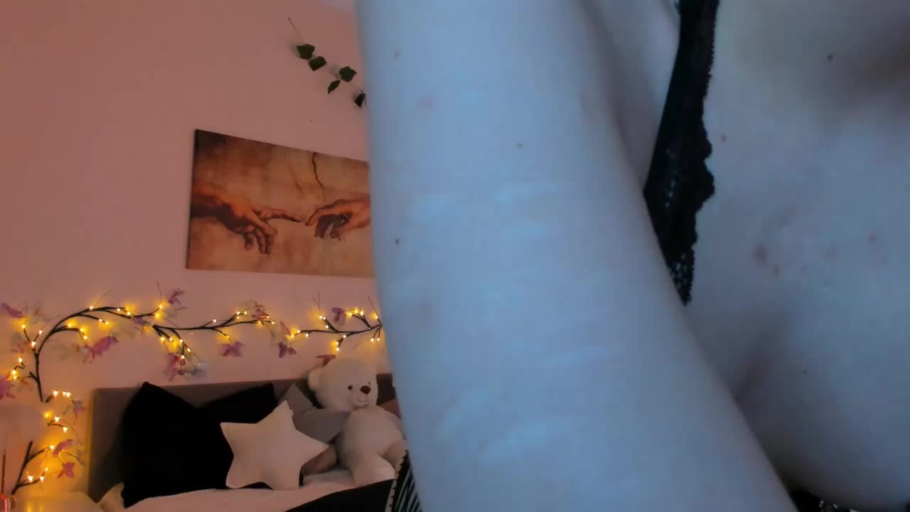 Emily-relish Cam Show Recorded 2025-05-14