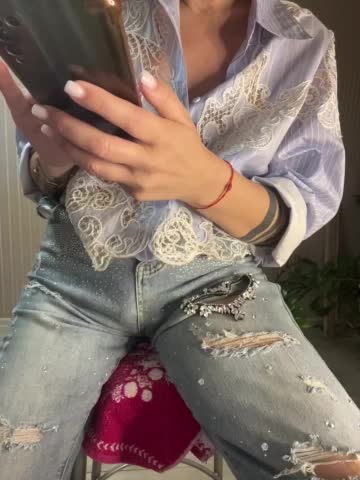 Karolina_Milf Cam Show Recorded 2025-05-15