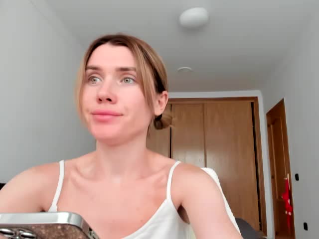 ZoiKissy Cam Show Recorded 2025-05-15
