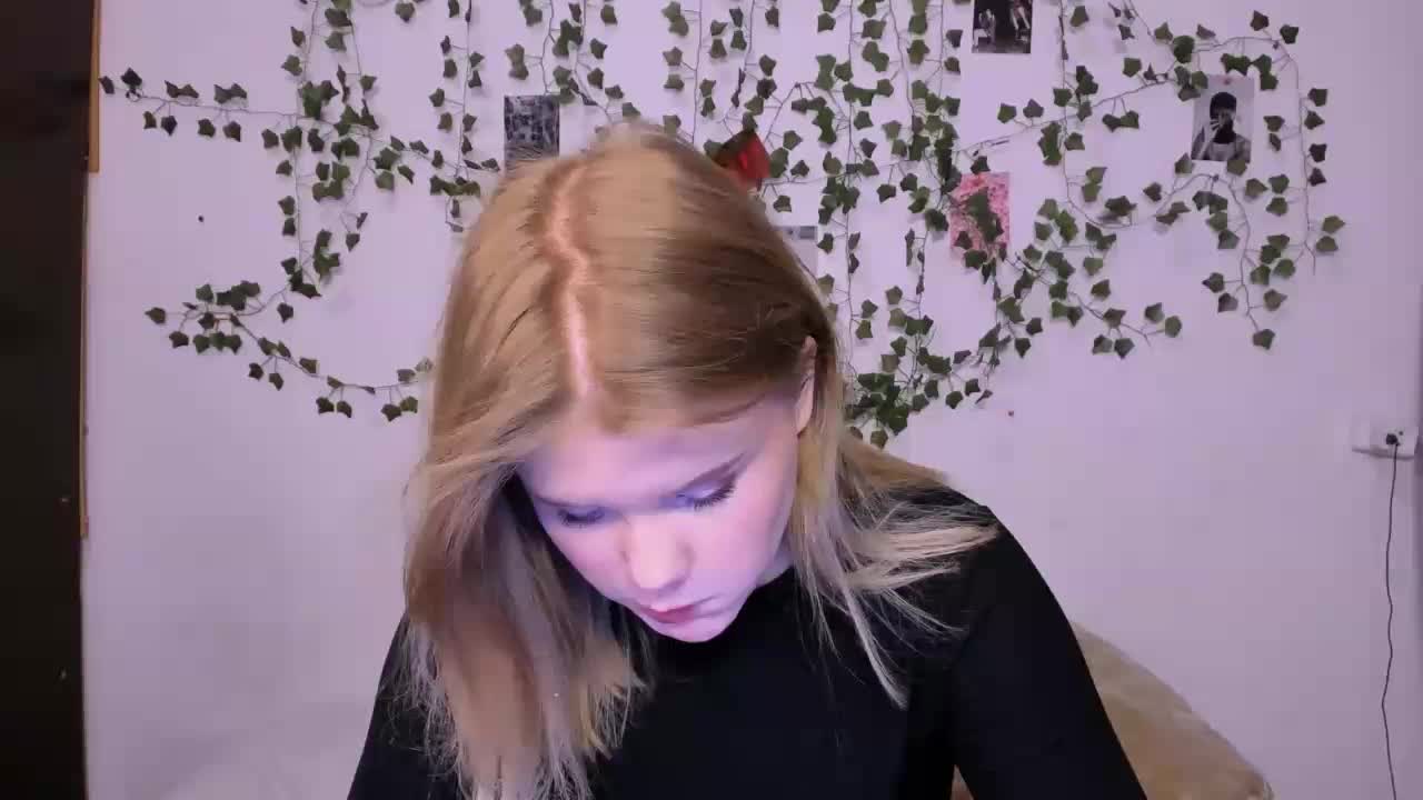 Moon_rabbit0 Cam Show Recorded 2025-05-17