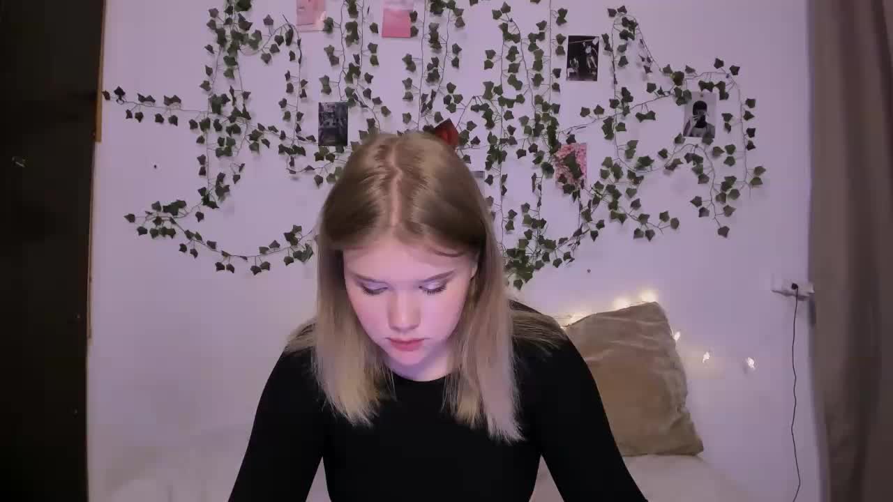 Moon_rabbit0 Cam Show Recorded 2025-05-17
