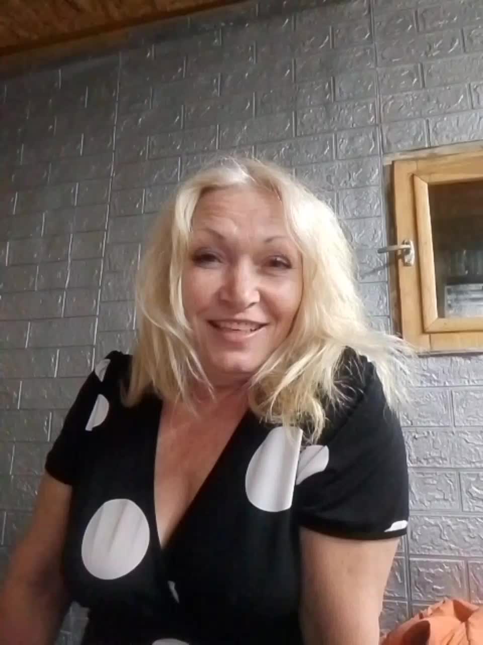 LizSage Cam Show Recorded 2025-05-18