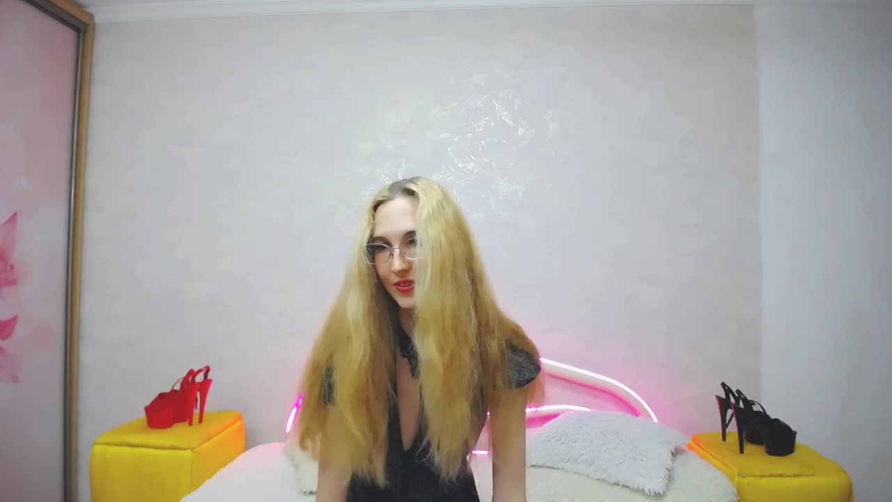 LizzieBrait Cam Show Recorded 2025-05-18