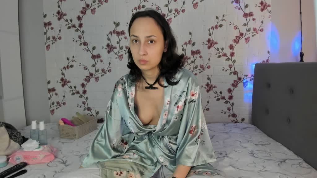 ReginaShine Cam Show Recorded 2025-05-18