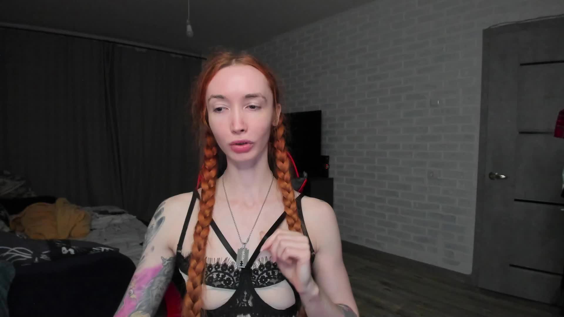 Roxy-Sun Cam Show Recorded 2025-05-18