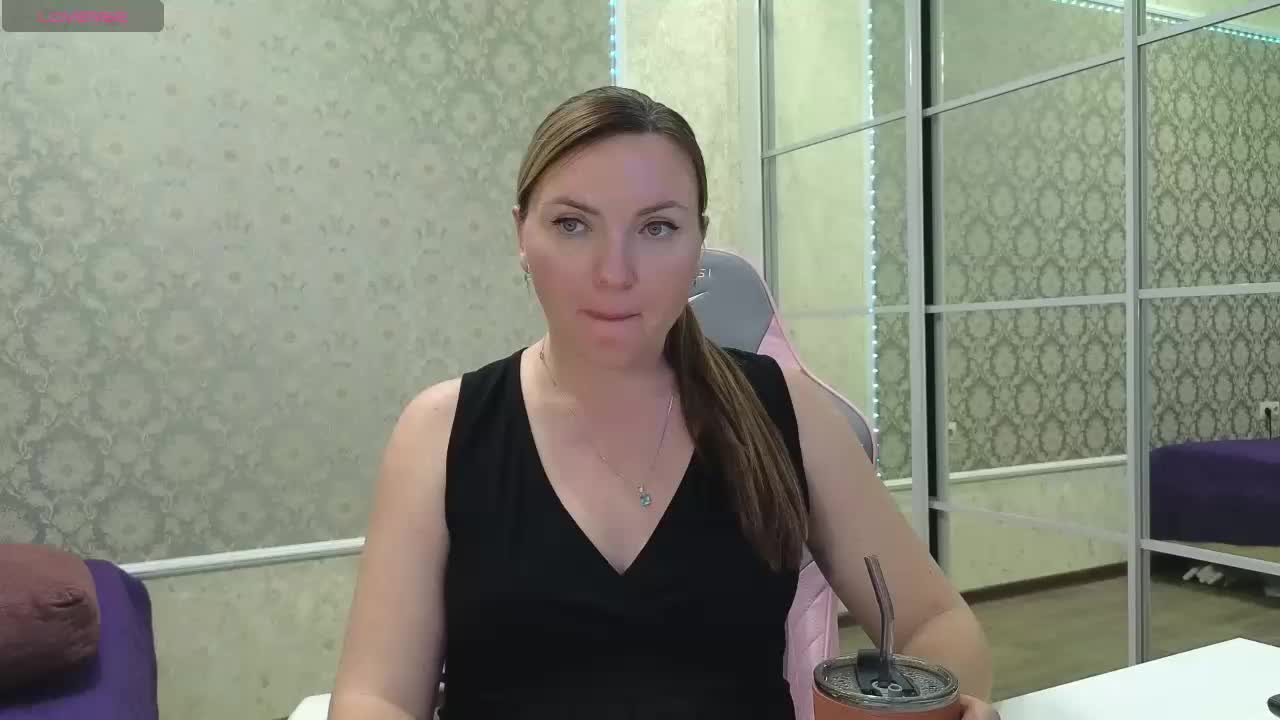 DIVORA Cam Show Recorded 2025-05-18