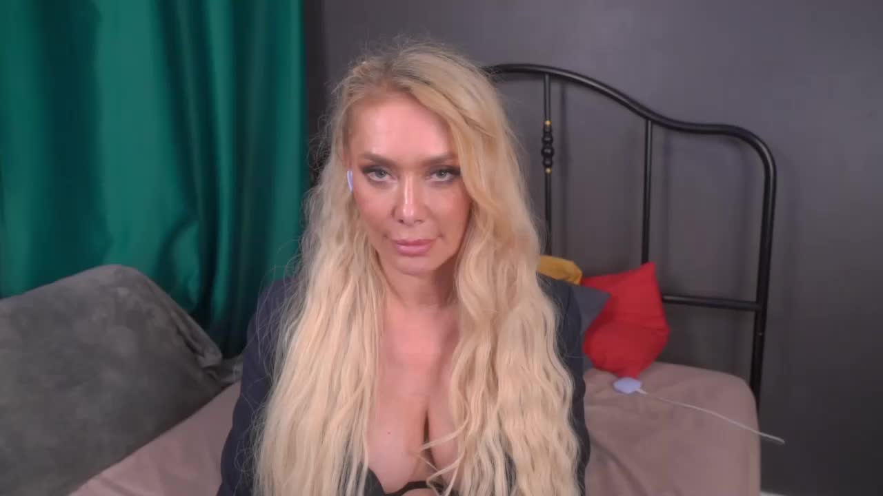 IsadoraDunkan Cam Show Recorded 2025-05-18