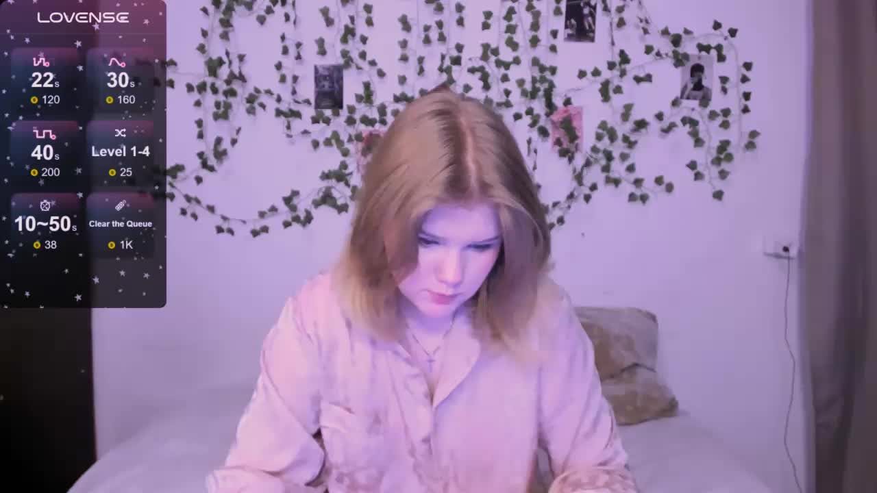 Moon_rabbit0 Cam Show Recorded 2025-05-20