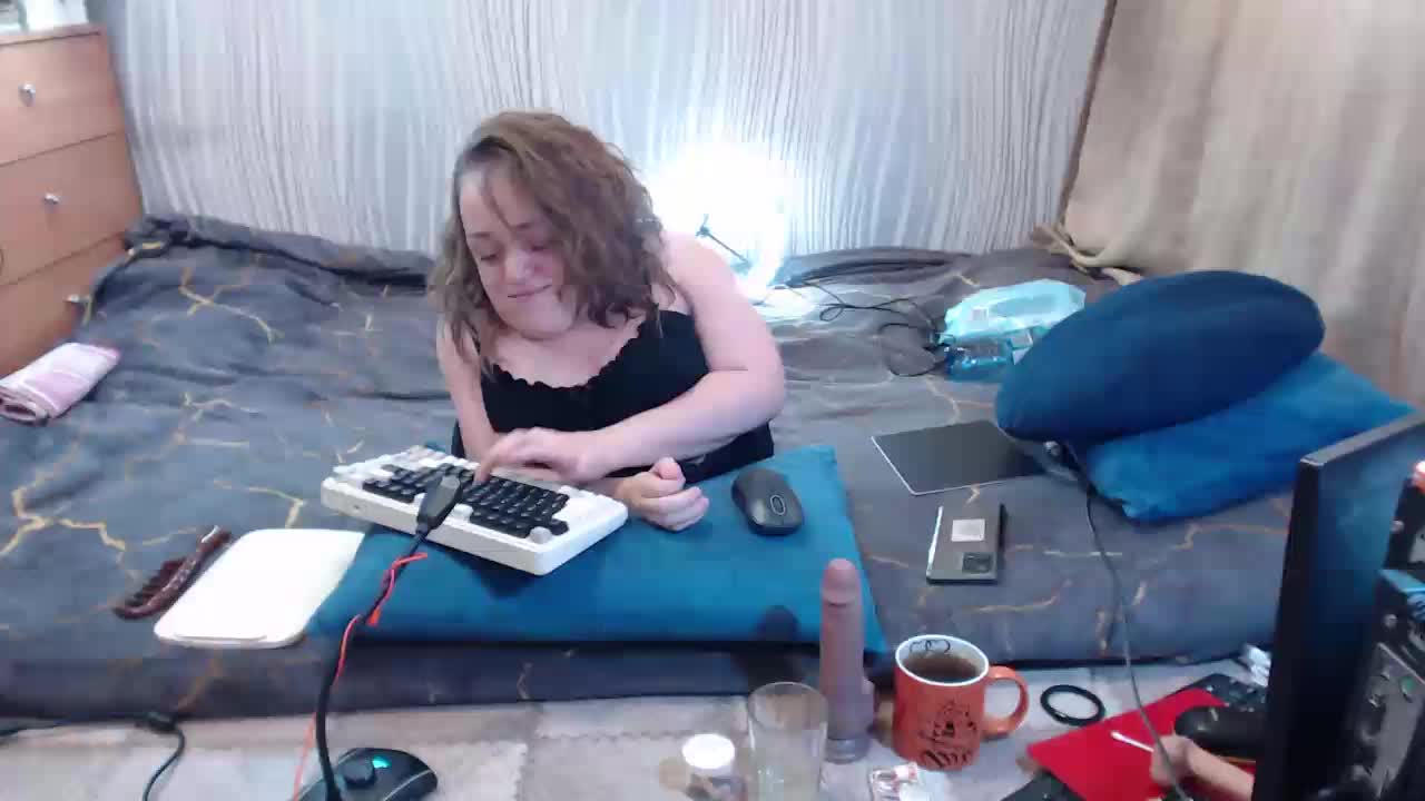 MiniNatali Cam Show Recorded 2025-05-20