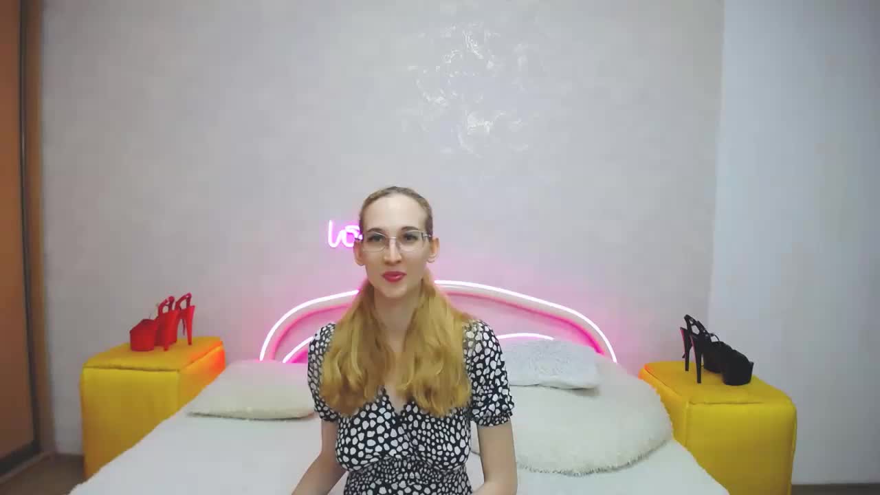 LizzieBrait Cam Show Recorded 2025-05-20