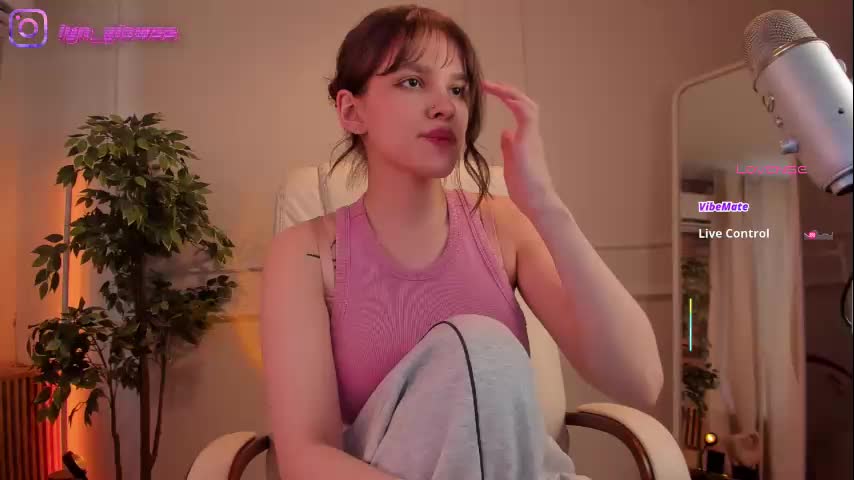 Adalyn_glow Cam Show Recorded 2025-05-21